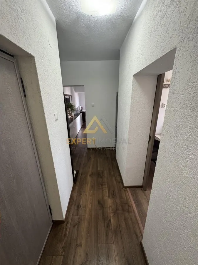 Apartament 3 camere de vanzare- Str. Minerilor - foto 3