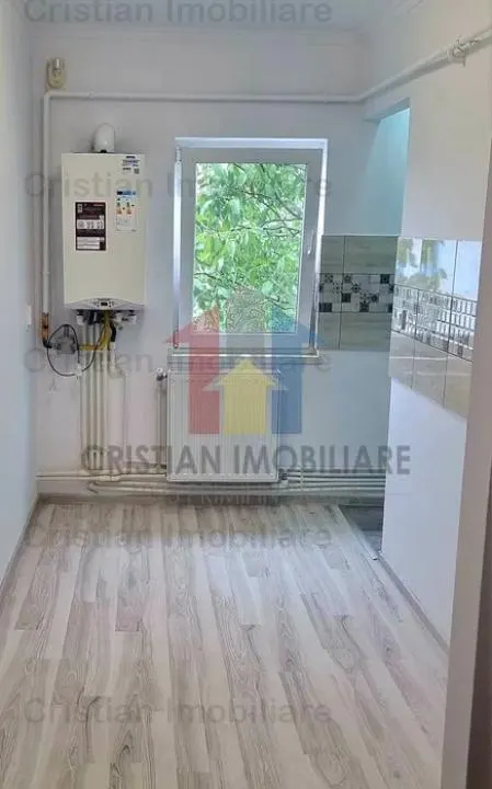 Ap 1 cam zona Buzaului , SPATIOS Totul Nou!!! - foto 1