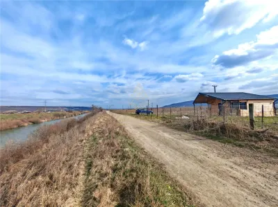 Teren 1165 mp + Cabana de vanzare in Garleni â€“ aproape de natura - foto 4