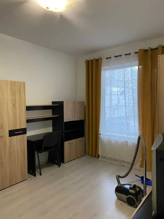 Garsoniera etajul 1 zona Onix,renovata,mobilata,84000 Euro neg - foto 2