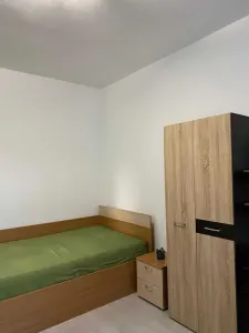 Garsoniera etajul 1 zona Onix,renovata,mobilata,84000 Euro neg - foto 4