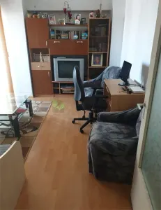 Apartament 3 camere Judetean,,decomandat,135000 Euro - Brasov