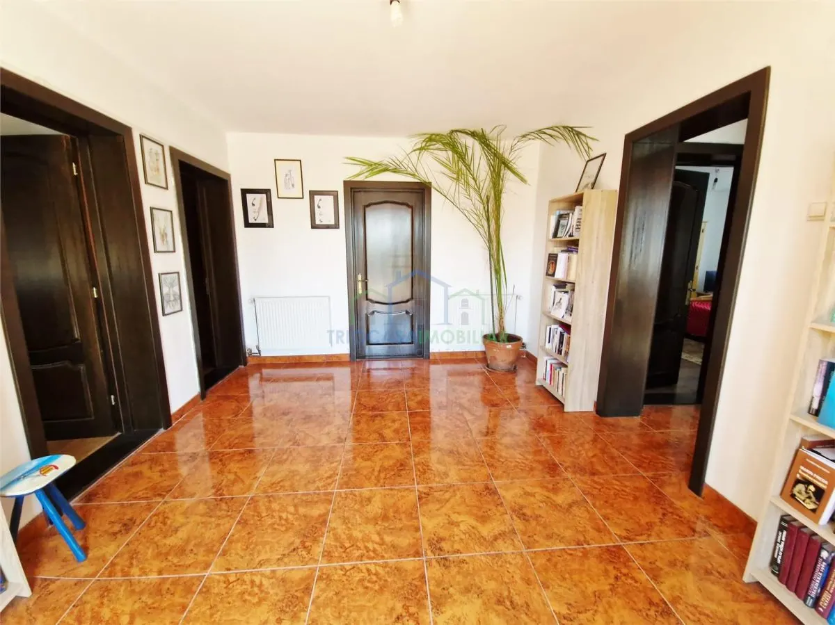 CASA P +E , 5 camere -Cosoveni - foto 11