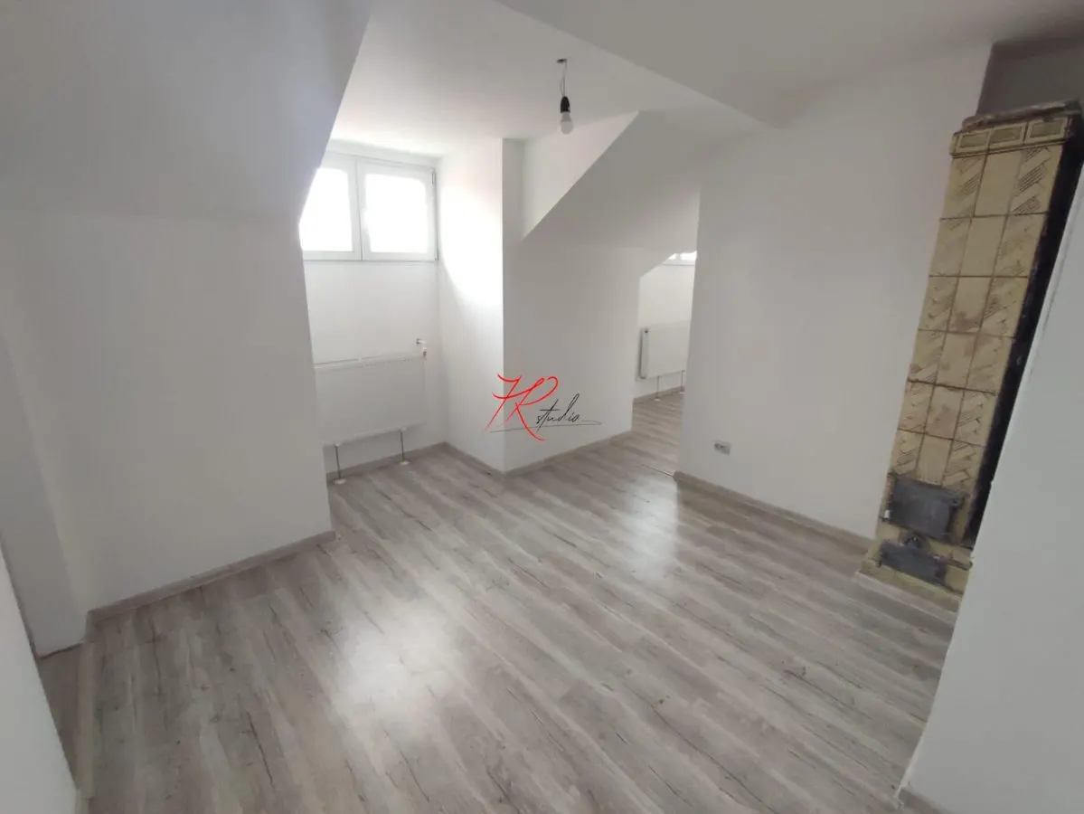 Vanzare apartament 2 camere, bloc mic, Polona - foto 1