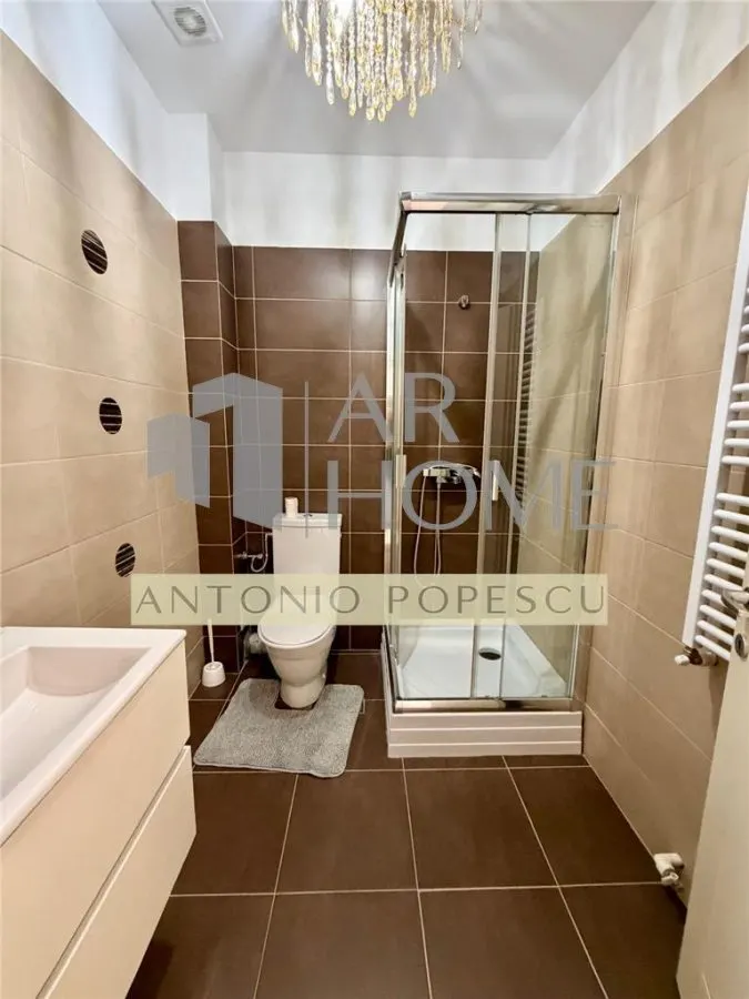 Apartament 4 camere, 2 parcari subterane, Ploiesti, ultracentral. - foto 11