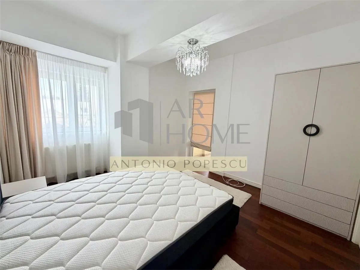 Apartament 4 camere, 2 parcari subterane, Ploiesti, ultracentral. - foto 12