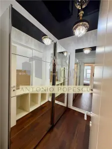Apartament 4 camere, 2 parcari subterane, Ploiesti, ultracentral. - foto 14