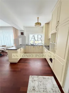 Apartament 4 camere, 2 parcari subterane, Ploiesti, ultracentral. - foto 18