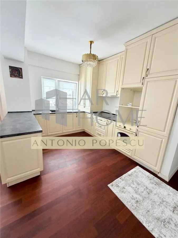Apartament 4 camere, 2 parcari subterane, Ploiesti, ultracentral. - foto 4