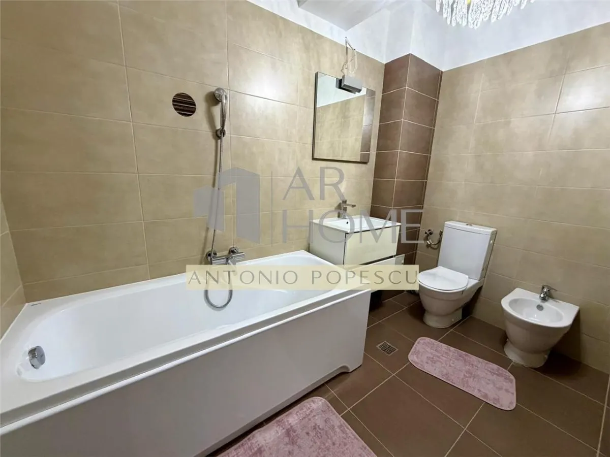 Apartament 4 camere, 2 parcari subterane, Ploiesti, ultracentral. - foto 8