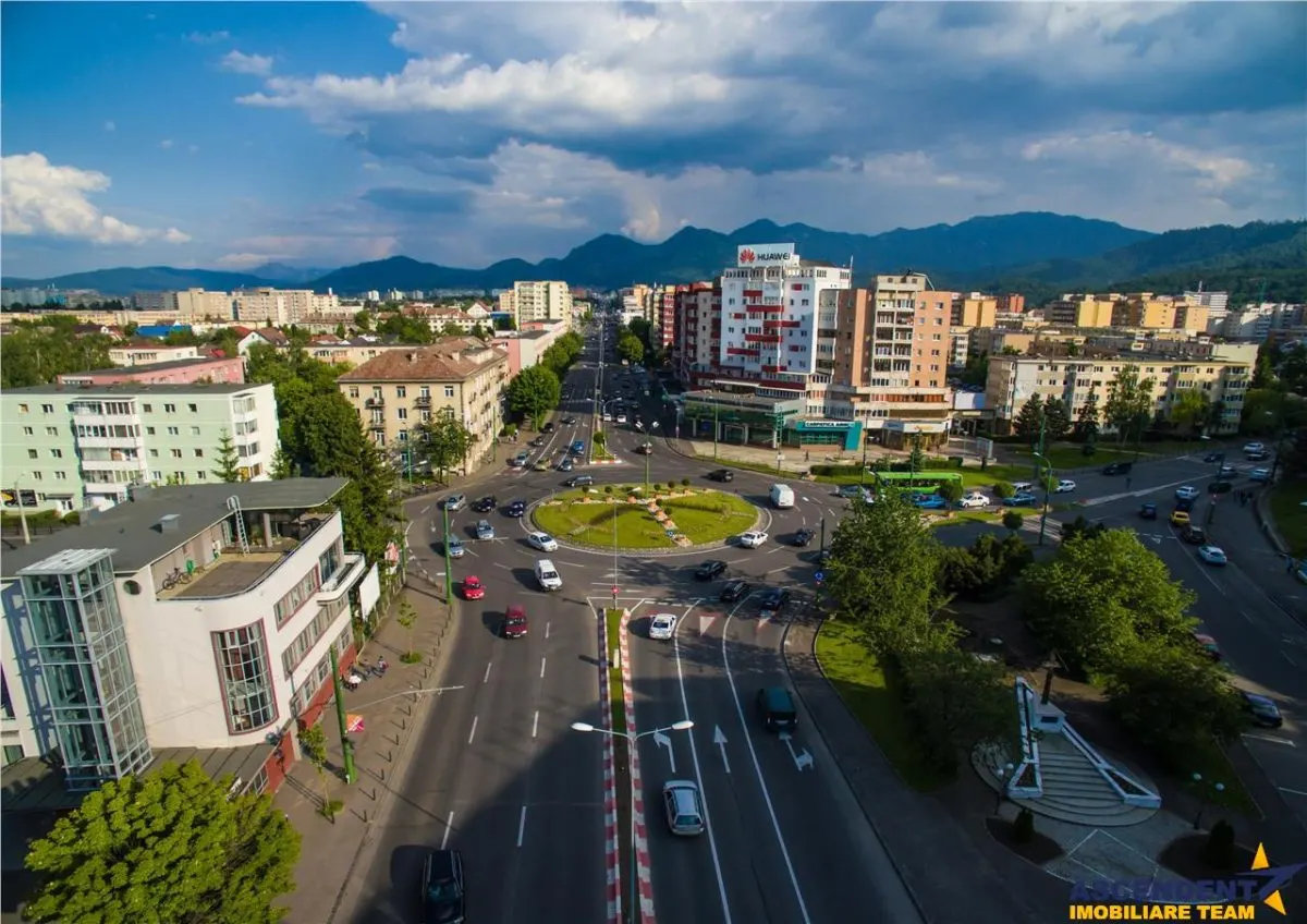 Decomandat, balcon, boxa, spatii verzi, cadru linistit, oportunitate personalizare - foto 1