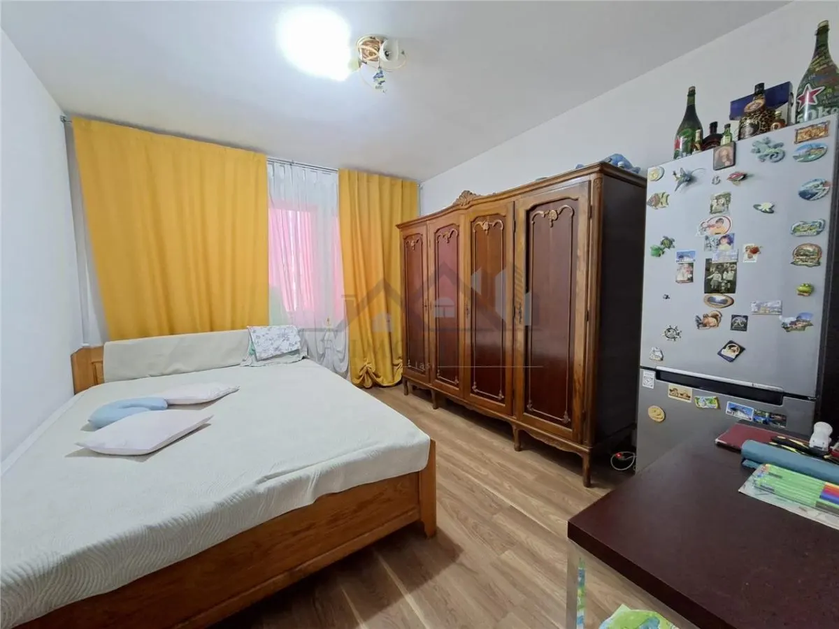 Apartament 3 camere podu ros - foto 2