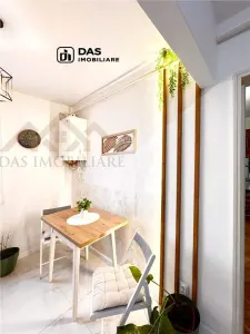 2 camere decomandat,cu loc de parcare , zona ultracentrala - foto 3