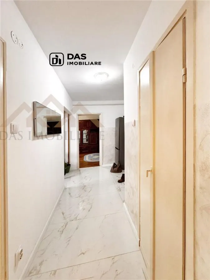2 camere decomandat,cu loc de parcare , zona ultracentrala - foto 10