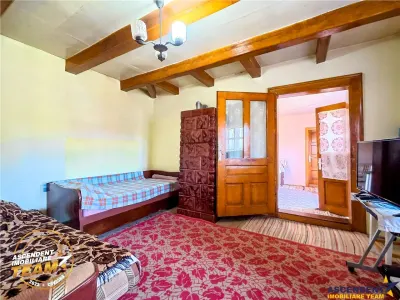 REZERVAT ! Casa traditionala din lemn, cu sura din piatra, Arcus, Covasna. - foto 2