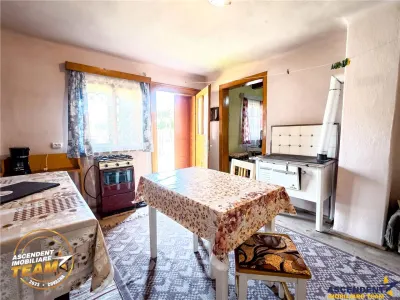 REZERVAT ! Casa traditionala din lemn, cu sura din piatra, Arcus, Covasna. - foto 4