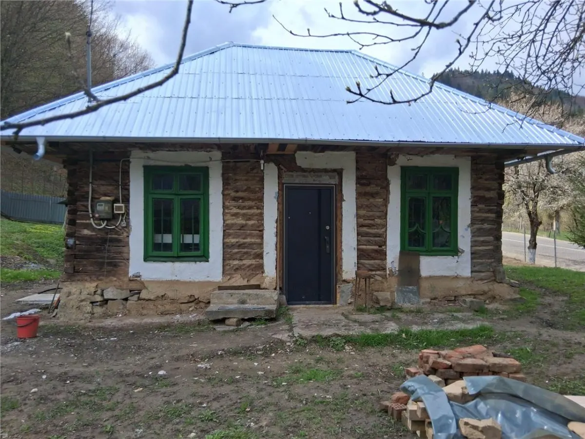 Casa din lemn si teren intravilan, Izvorul Muntelui, Neamt - foto 4