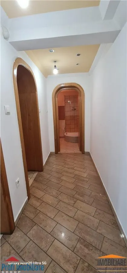 Spatiu UTA la Principala- C.A.Vlaicu terasa proprie in fata - foto 5