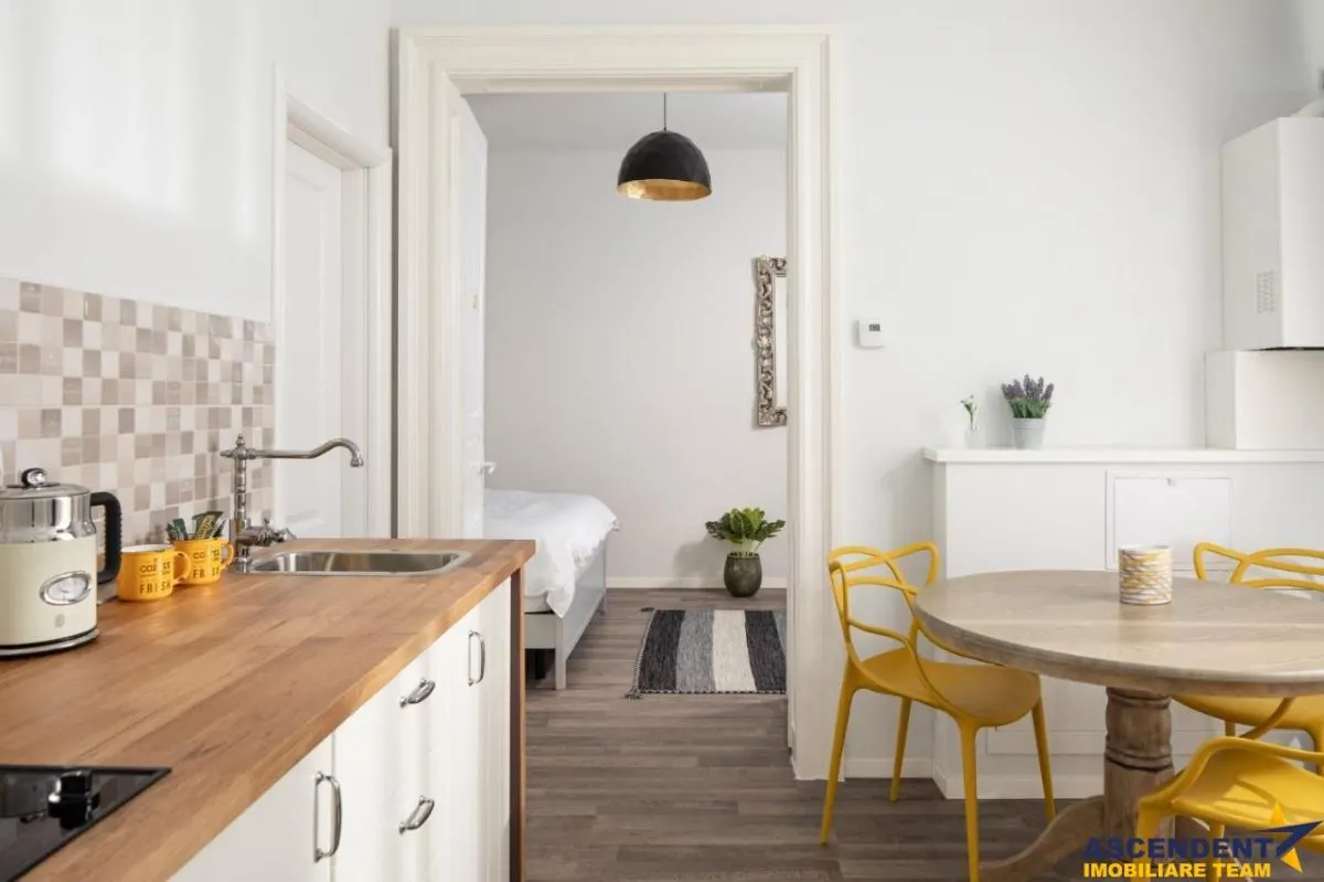 Casa cu 3 apartamente de vanzare, Centrul Istoric - foto 5