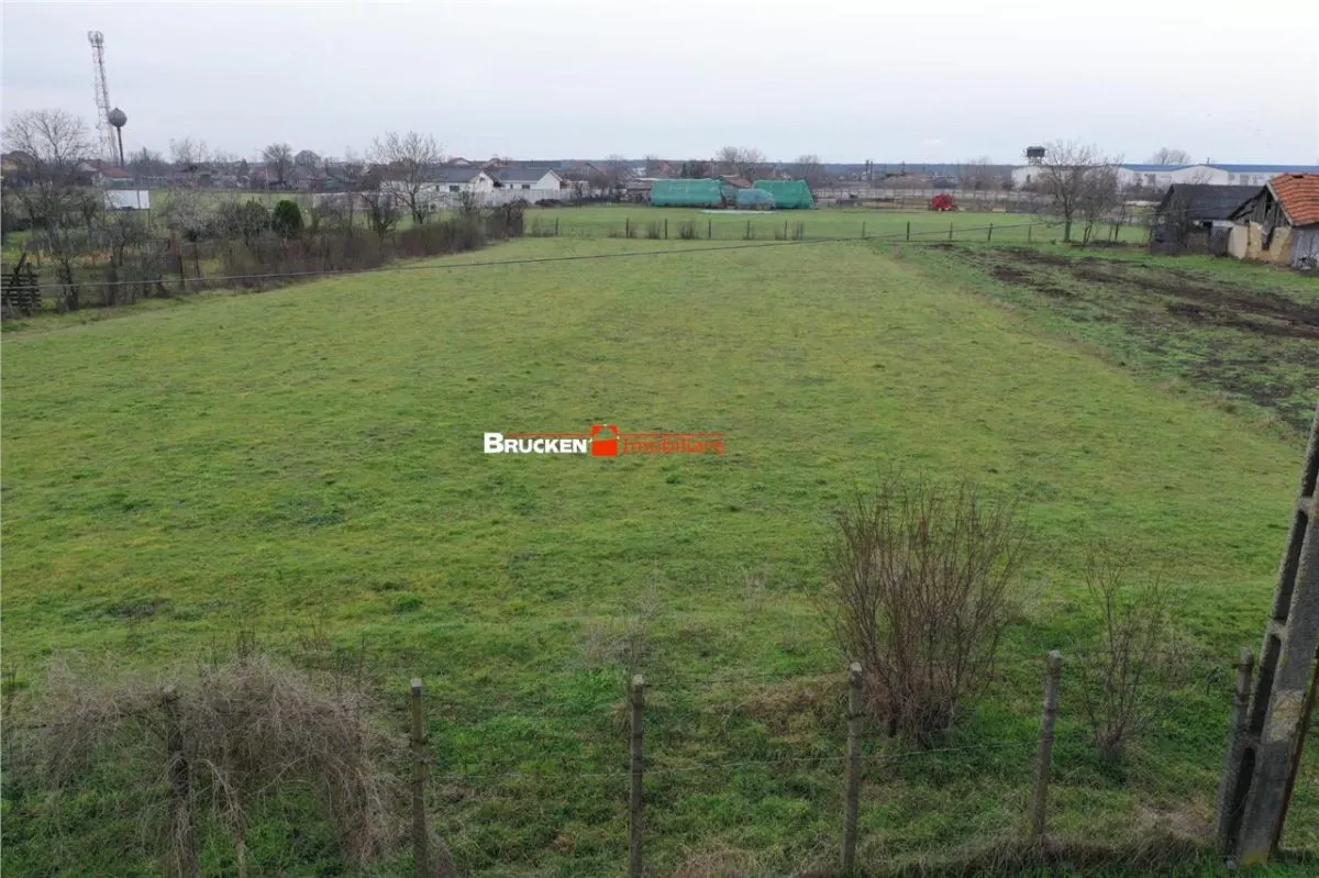 Teren intravilan de 2.623 mp in Les â€“ la 20 min de Oradea - foto 1