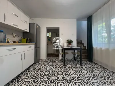 Apartament cu 3 camere  de vanzare  Tg Cucu - Podul de Fier, - Iasi