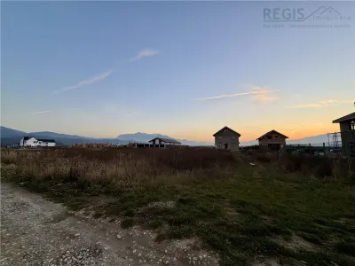 Teren intravilan granita Rasnov Cristian 890 mp - Cristian