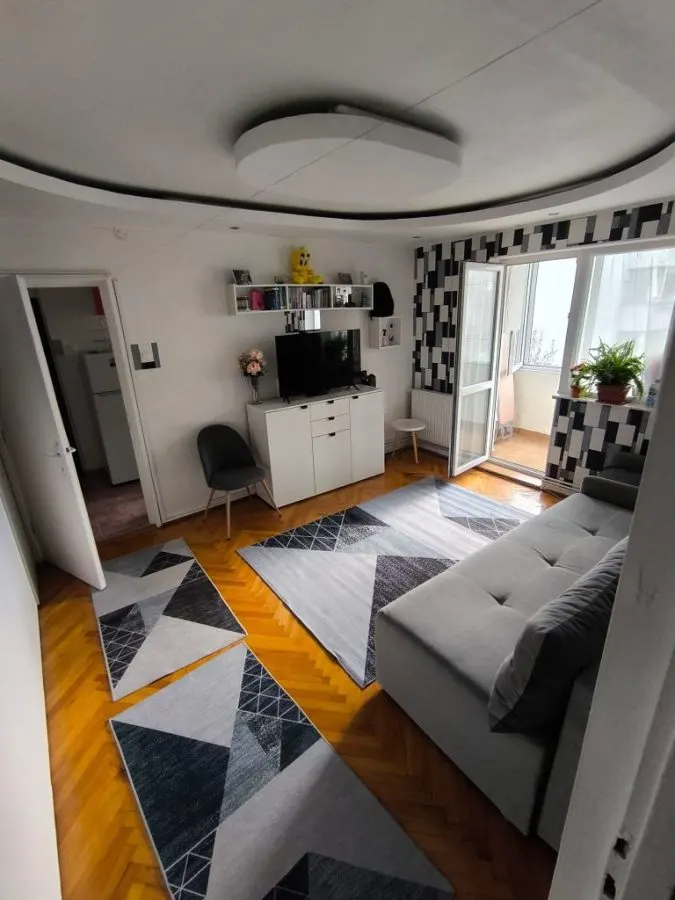Apartament 2 camere etaj intermediar zona Vlahuta - foto 1