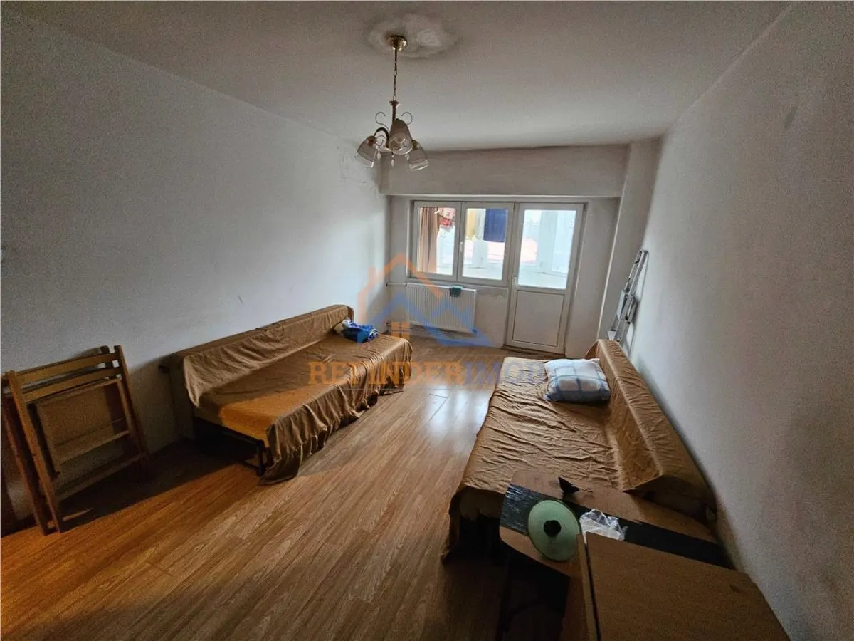 Garsoniera de vanzare, zona Mall Vitan - foto 1