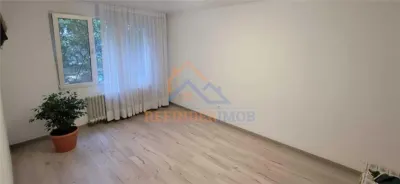 Apartament de vanzare cu 2 camere, zona Titan - foto 2