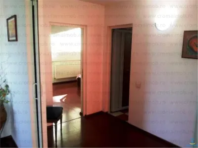 Inchiriere apartament 4 camere zona Republicii - foto 8