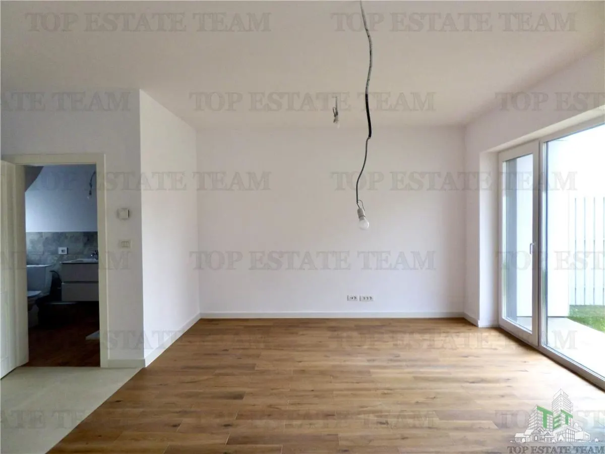 Vila Premium de vanzare in Bucuresti Pipera | curte privata | loc de parcare | Persoana Fizica fara TVA - foto 8