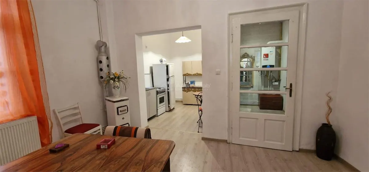 Chirie Resita  Apartament 90 mp. etj.1 la casa. - foto 1