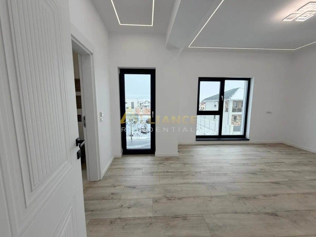 Vila individuala P+1E cu finisaje de lux || 4 camere 3 bai || 540mp teren - foto 2