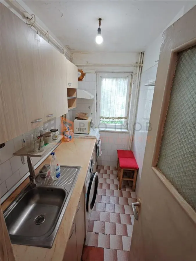 Apartament 3 camere cf 3 semidecomandat zona Micro 14 - foto 11