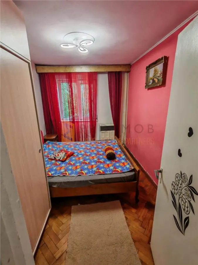 Apartament 3 camere cf 3 semidecomandat zona Micro 14 - foto 8