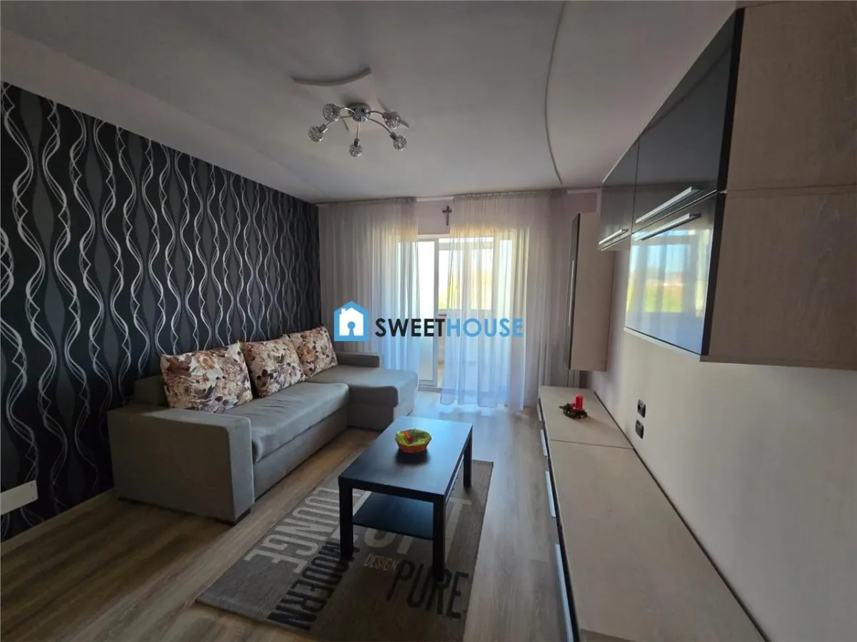 Apartament cu trei camere zona centrala - foto 1