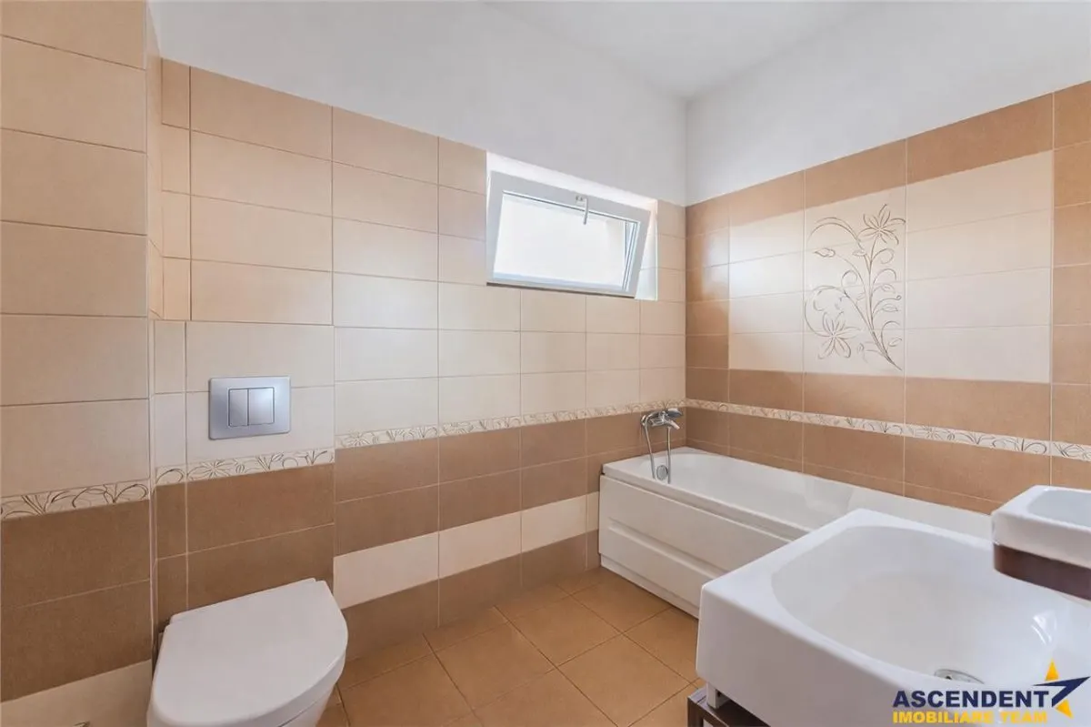 Vila solida Tractorul Coresi, spatii ample, teren 700 mp, garaj 4 masini - foto 15