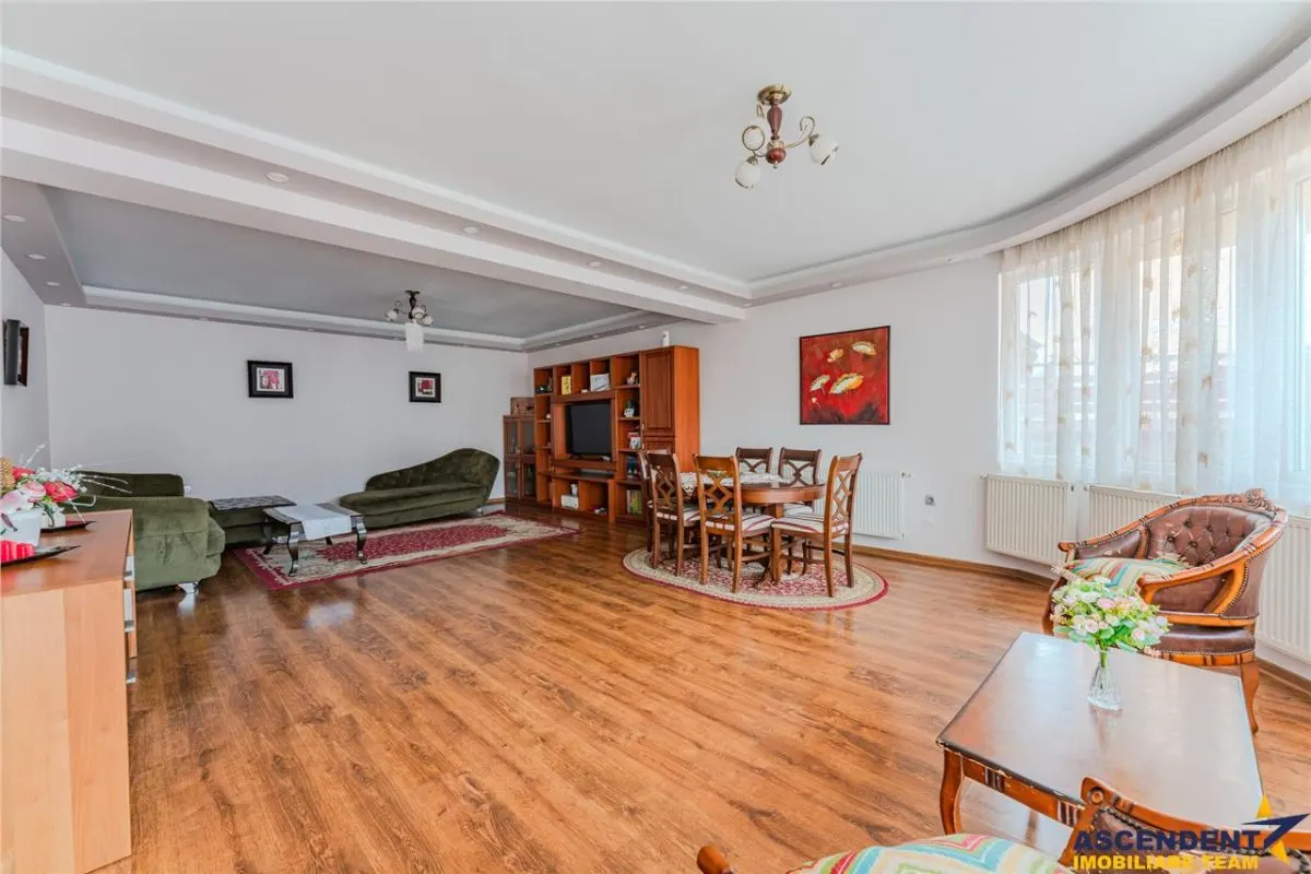 Vila solida Tractorul Coresi, spatii ample, teren 700 mp, garaj 4 masini - foto 20