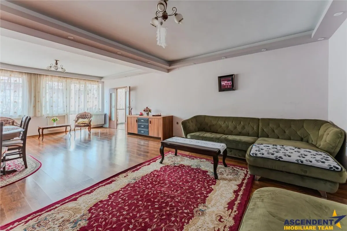 Vila solida Tractorul Coresi, spatii ample, teren 700 mp, garaj 4 masini - foto 23