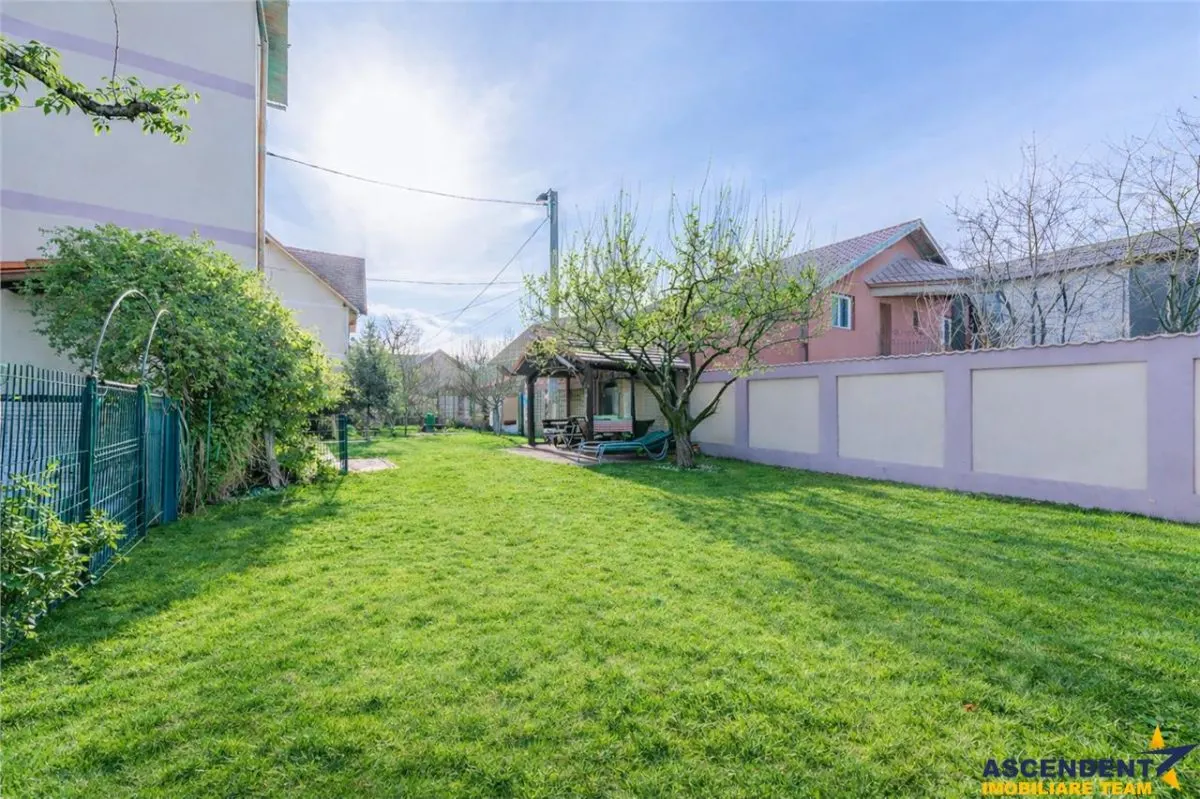 Vila solida Tractorul Coresi, spatii ample, teren 700 mp, garaj 4 masini - foto 7