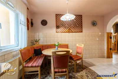 Vila ce incorporeaza anexe gospodaresti si cu potential turistic, in inima statiunii Covasna - foto 22