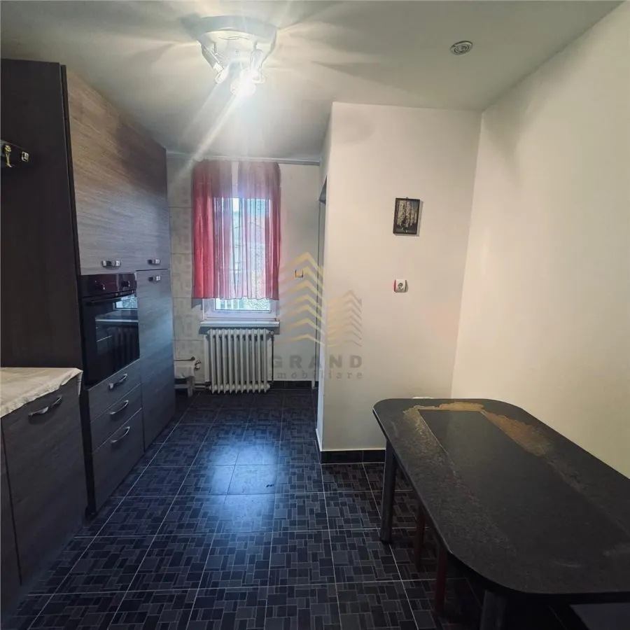 Apartament 3 camere decomandat de vanzare - foto 1