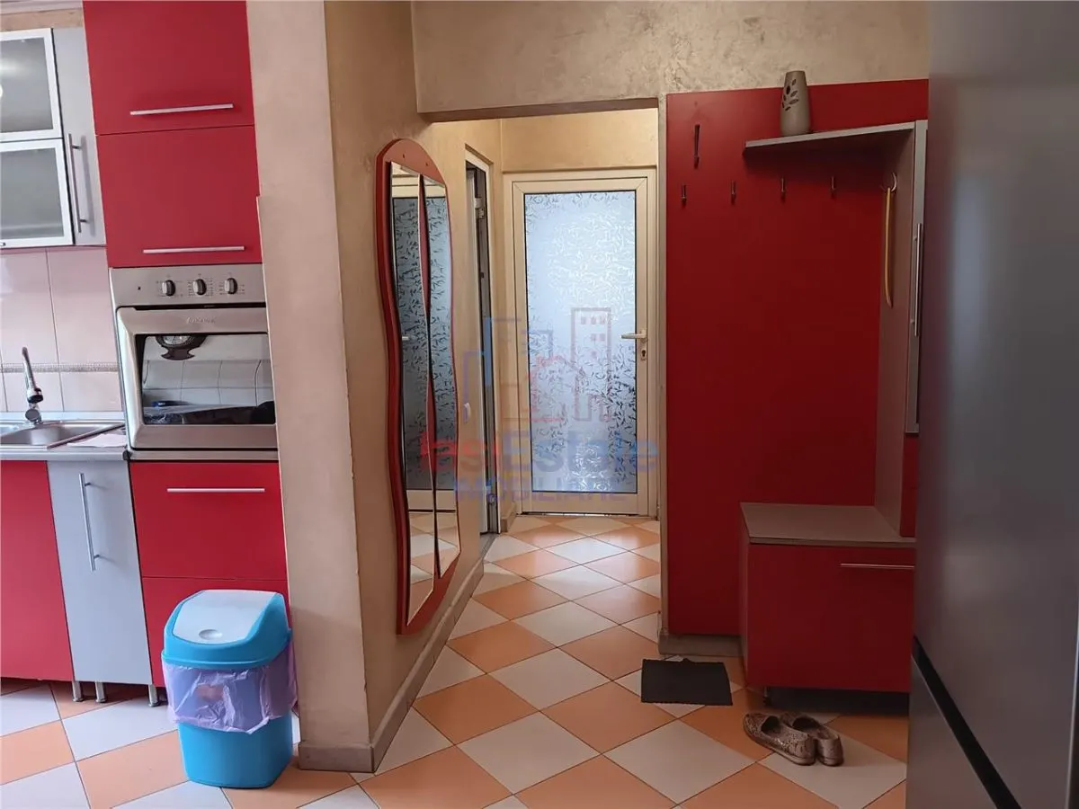Bloc din 1990 - Bd Poitiers Etajul 1 - Apartament 3 camere - foto 8