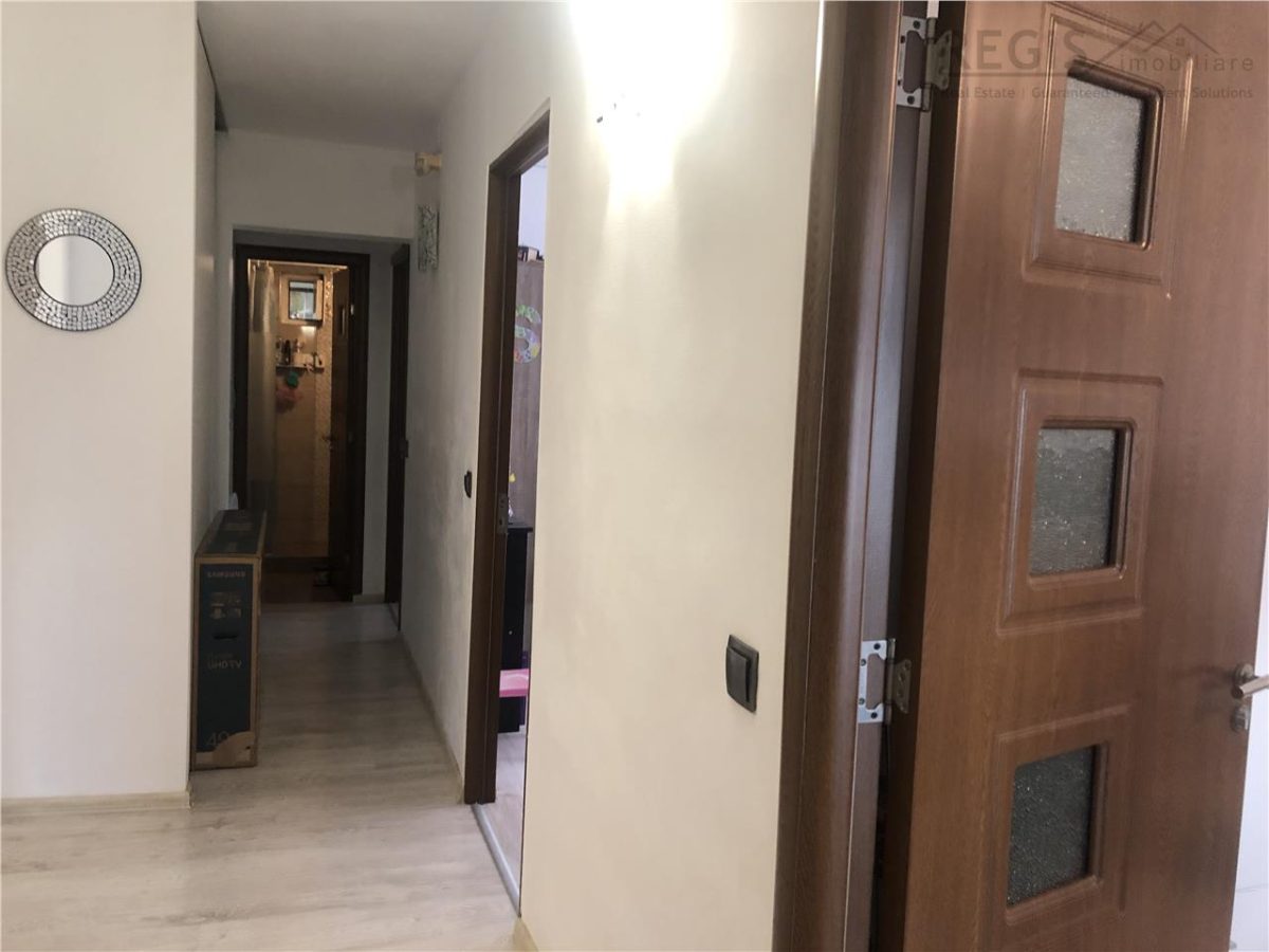 Apartament spatios cu 4 camere si 2 balcoane zona Noua - foto 9