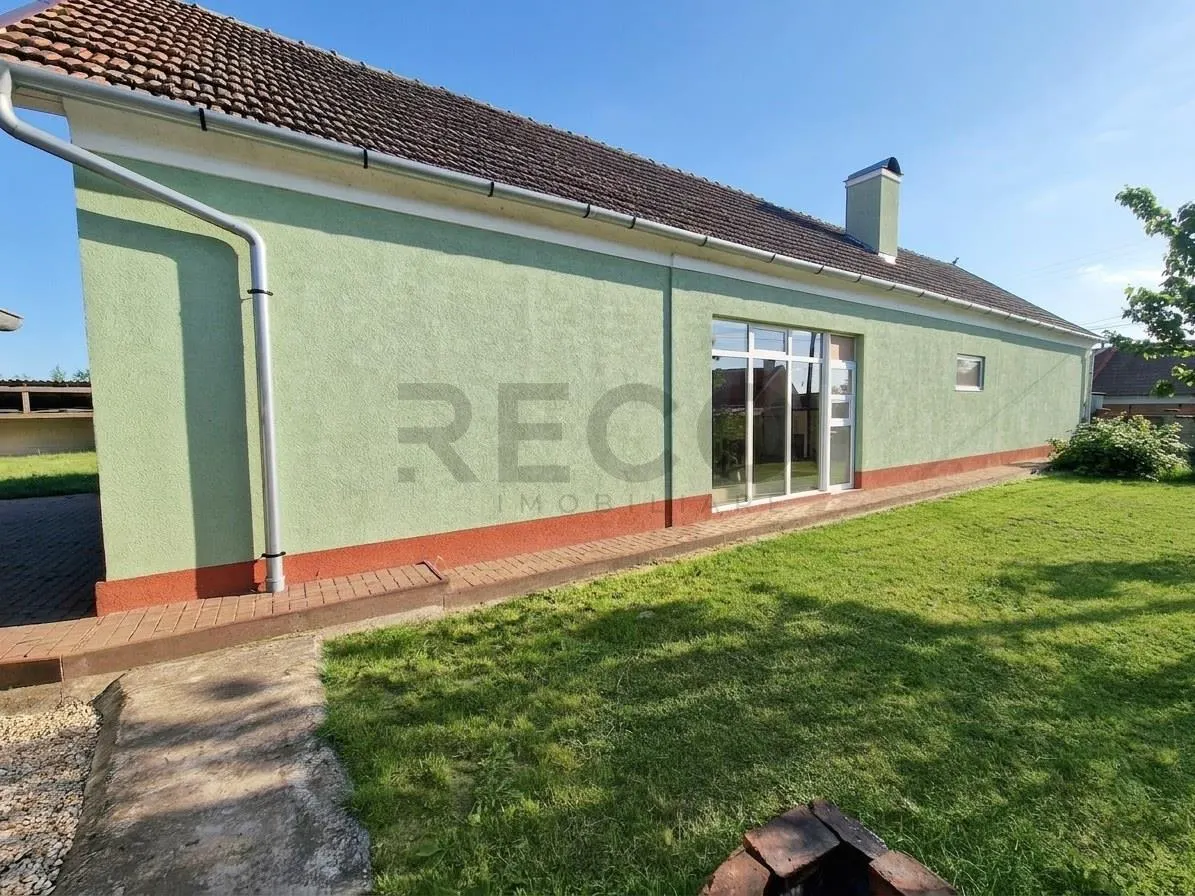 RECO Proprietate cu 2 case si teren mare in Girisu de Cris - foto 1