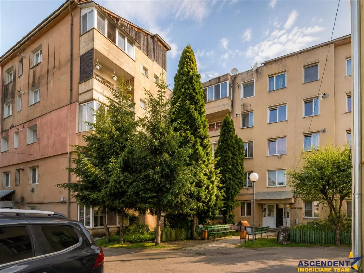 Apartament 2 camere, echipat, balcon, areal cu atmosfera linistita, Central, Covasna. - foto 9