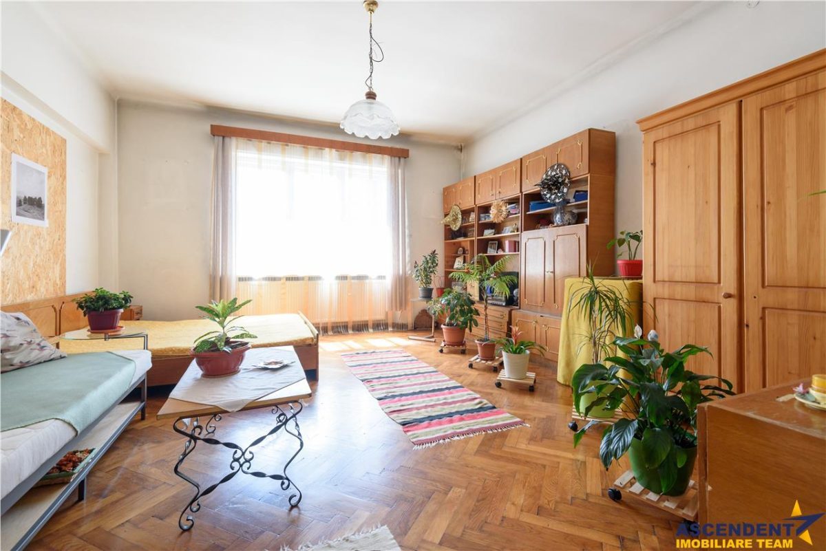 Potential, farmec si o pozitionare excelenta intr-o zona istorica a Brasovului - Brasov