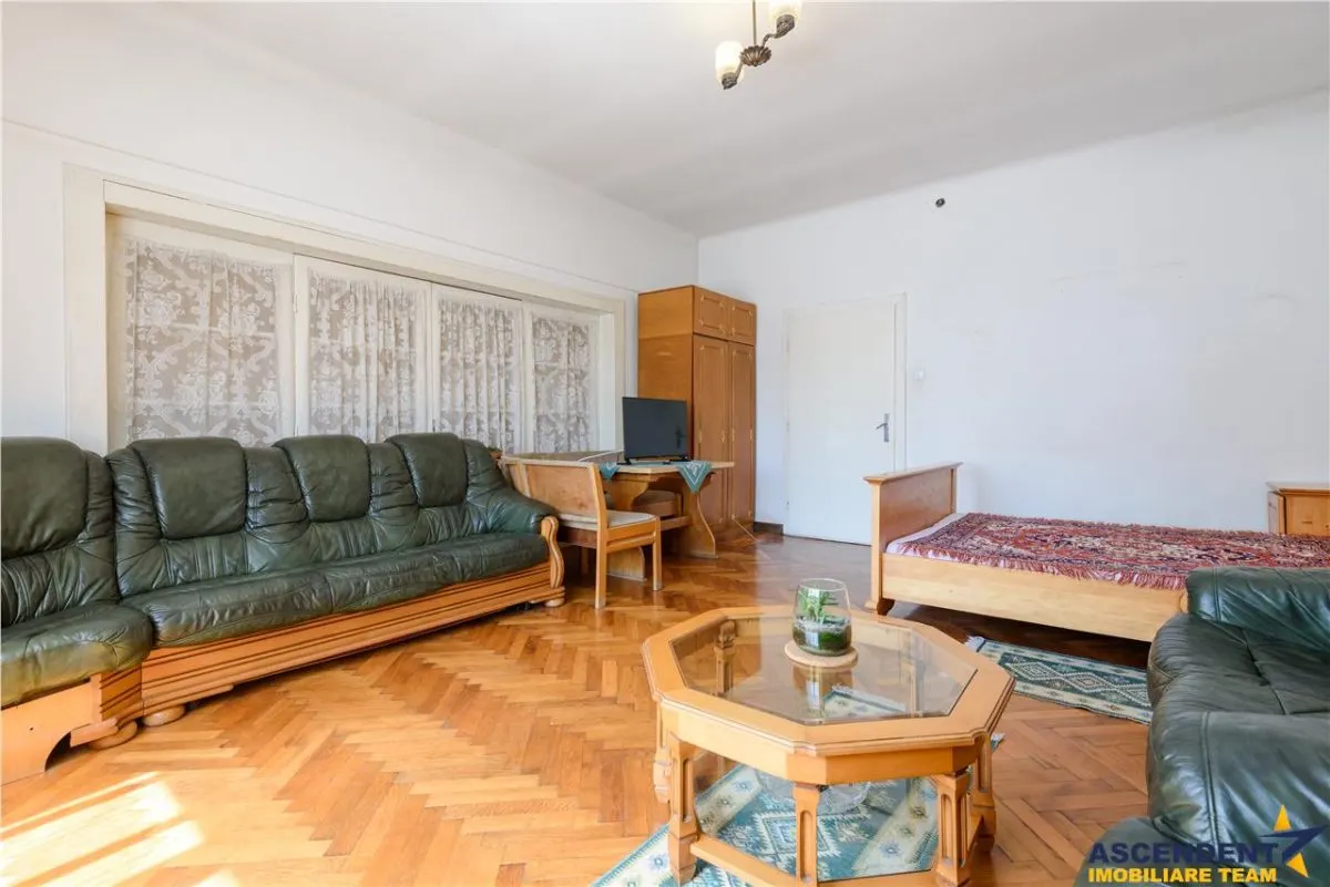Potential, farmec si o pozitionare excelenta intr-o zona istorica a Brasovului - foto 5