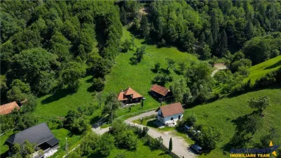 FILM! Proprietate autentica, Bran-Simon, 4.300 mp teren, casa traditionala + anexe - foto 14