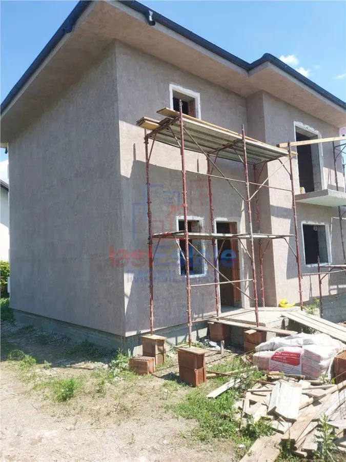 Valea Adanca str Vaii Vila duplex S=120mp teren 250mp - foto 1